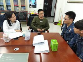 图7 汉达、汉鼎公司招聘人员面试学生(2)