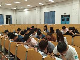 图6 应聘设计岗的模具专业学生参加专业技能测试